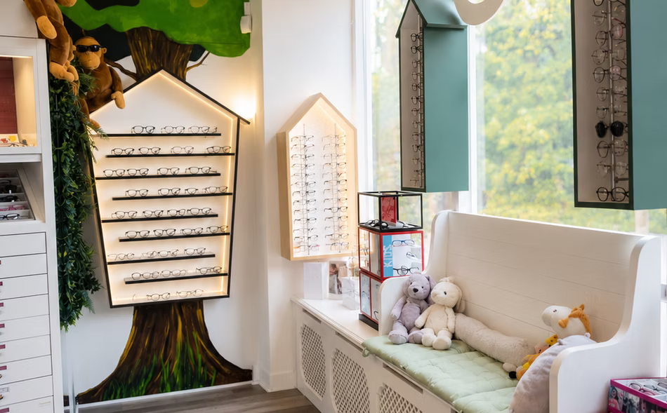 Een rustige plek om kinderbrillen te passen bij Eye Optix Junior